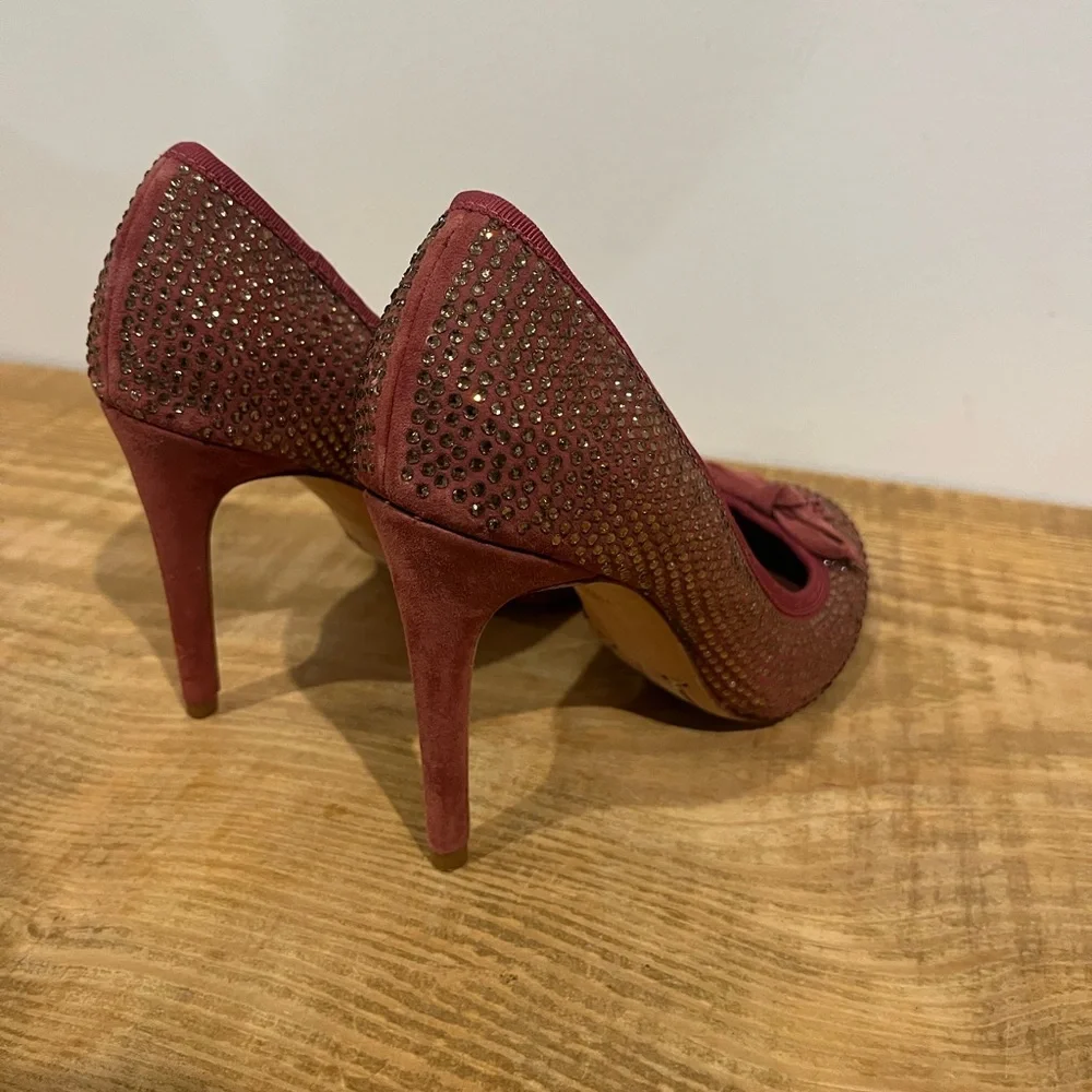 Tory Burch Phoenix Charm Logo Pumps Size 7.5M Pave Crystal‎ Conceria Cameo Shoes